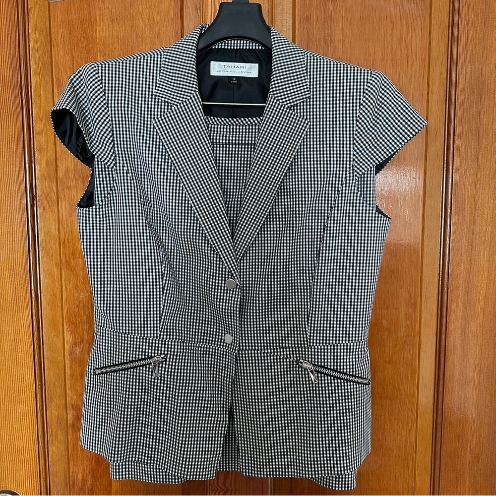 Tahari Spring/Summer Suit with cap sleeves, Black and White Check Size 10